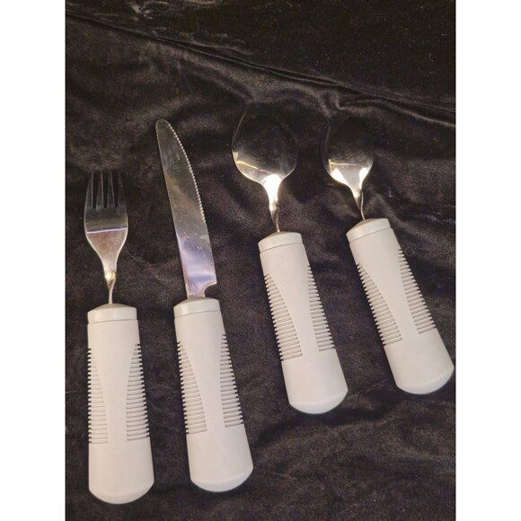 Adaptive Utensil Set With Textured Handles & Stainless Steel Blades - Picture 5 of 6